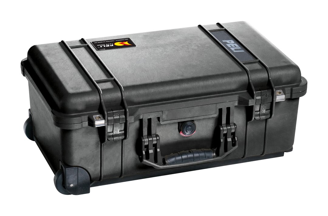 Valise cabine Protector 1510 noire, fermée, vue de trois quarts